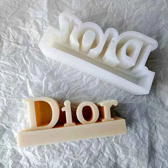 Grande scritta Logo Griffe Dior di 16.5 x h 5.2 x 3 cm. Stampo in silicone anche per Candele