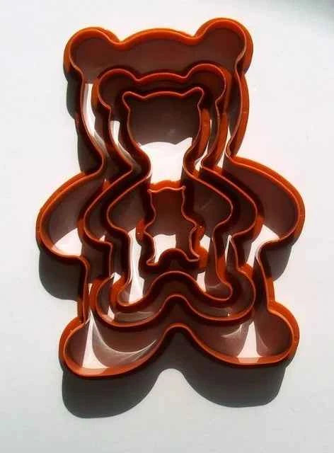 Set di 4 Stampi Tagliapasta a forma di Orsetto in varie misure.