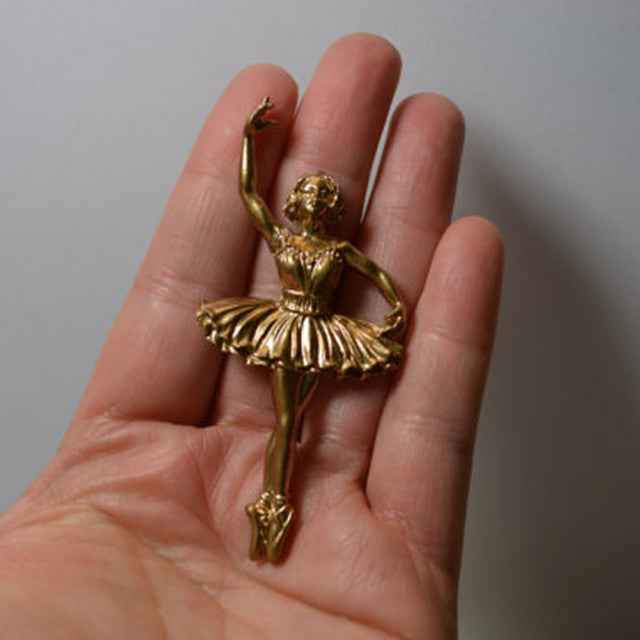 Ballerina che balla sulle punte. Stampo in silicone