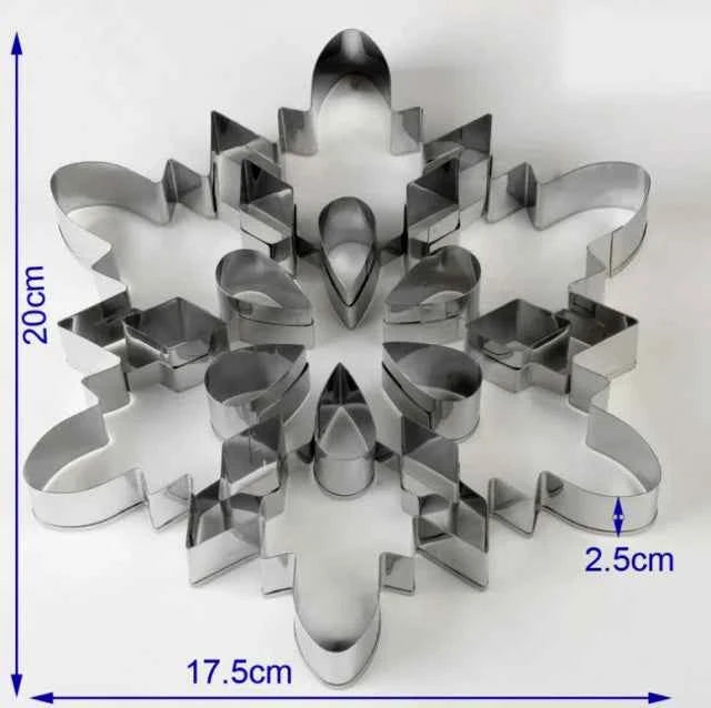 Stampo Natale con 12 forme. Fiocco di neve, Babbo Natale, Cappello, GingerBread e Pupazzo di neve