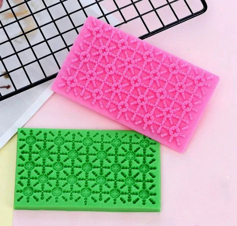 Grande bordo Quadrati decorati. Stampo Tagliapasta