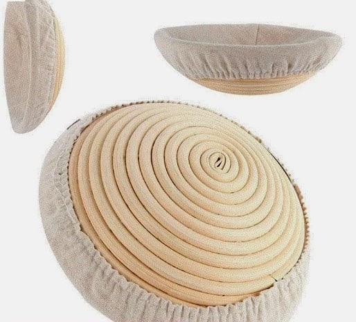 18 cm. 1 kg of dough. Round natural rattan proofing basket with lining. Bread and pizza.