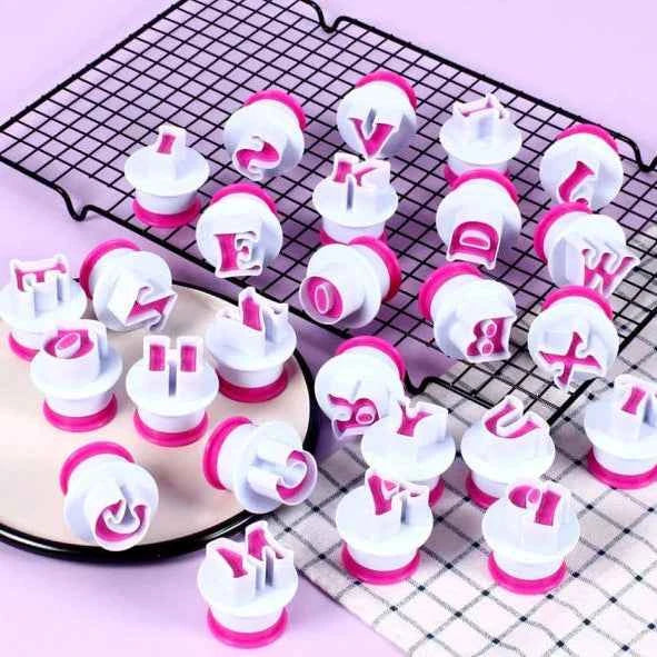 Set di 24 Lettere Corsivo Maiuscole + 24 Minuscole + Vocali e Consonanti per le doppie + Slitta Parole. Stampo Alfabeto per Biscotti in elegante Font