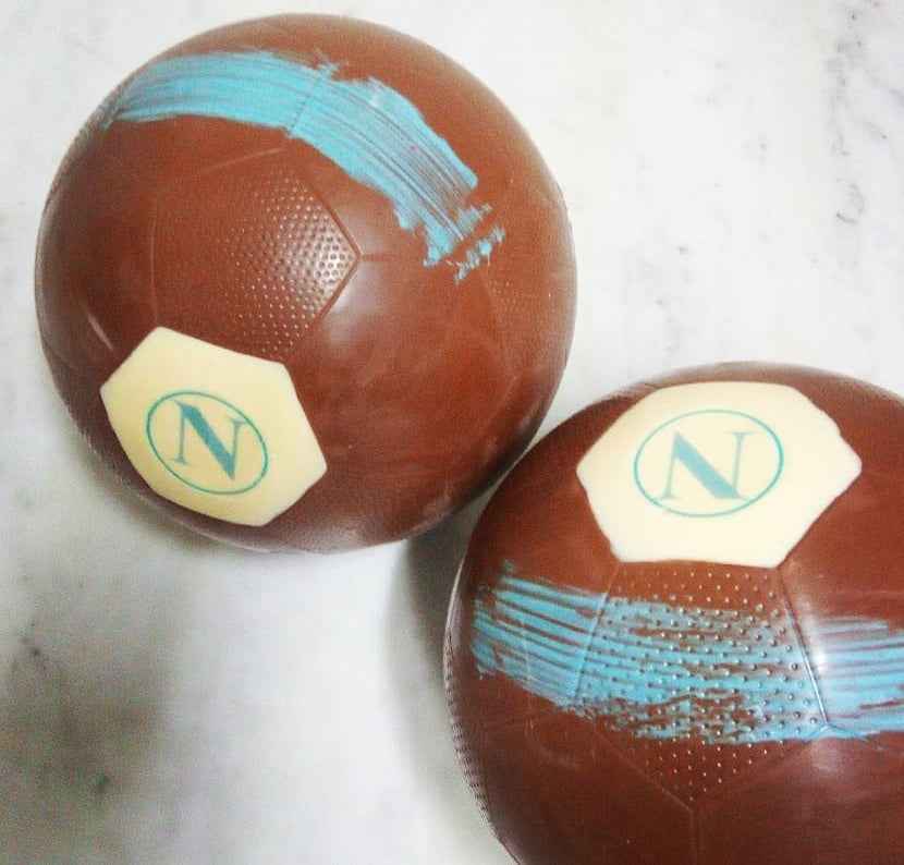 Pallone di cioccolato personalizzato piccolo.    500 GRAMMI