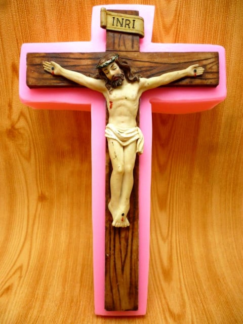 Large 14.5 cm cross decorated with Jesus. Silicone mold.