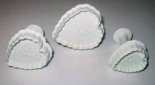 Cuori decorati. Set 3 Stampi espulsione Tagliapasta di varie misure.