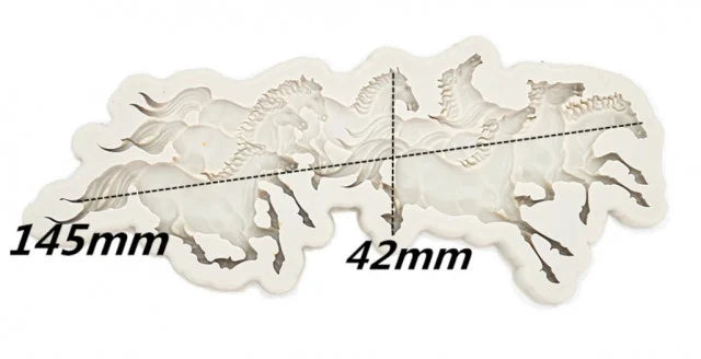 Cavallo al galoppo in gruppo. Stampo in silicone