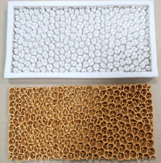 Spectacular large honeycomb border measuring 20 x 11 cm. Silicone beehive mold.