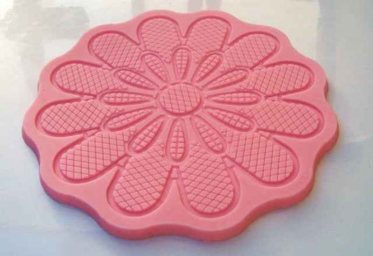 Stampo in silicone per creare un grande fiore decorato.
