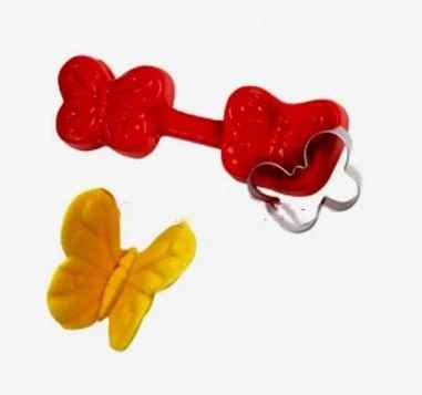 Stampo Farfalle. Venatore in silicone con Tagliapasta in metallo.