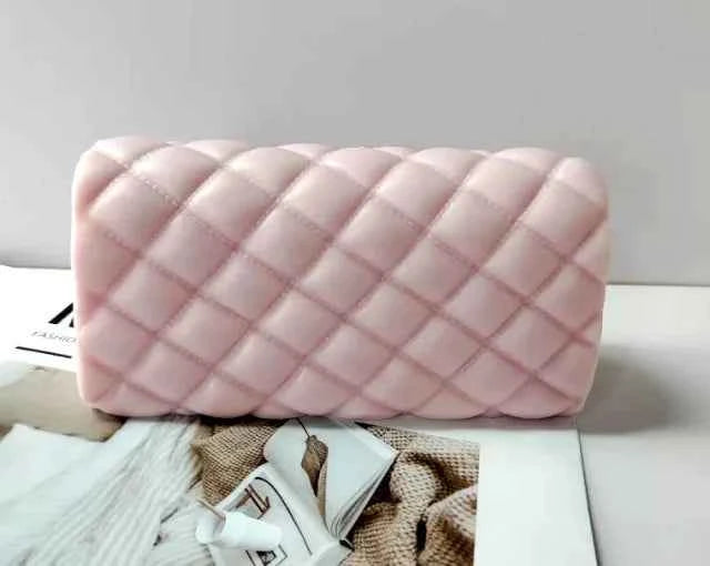 Grande Borsetta Logo Griffe Love MOSCHINO di 14.5 x h 8.5 x 4 cm. Peso 377 gr.