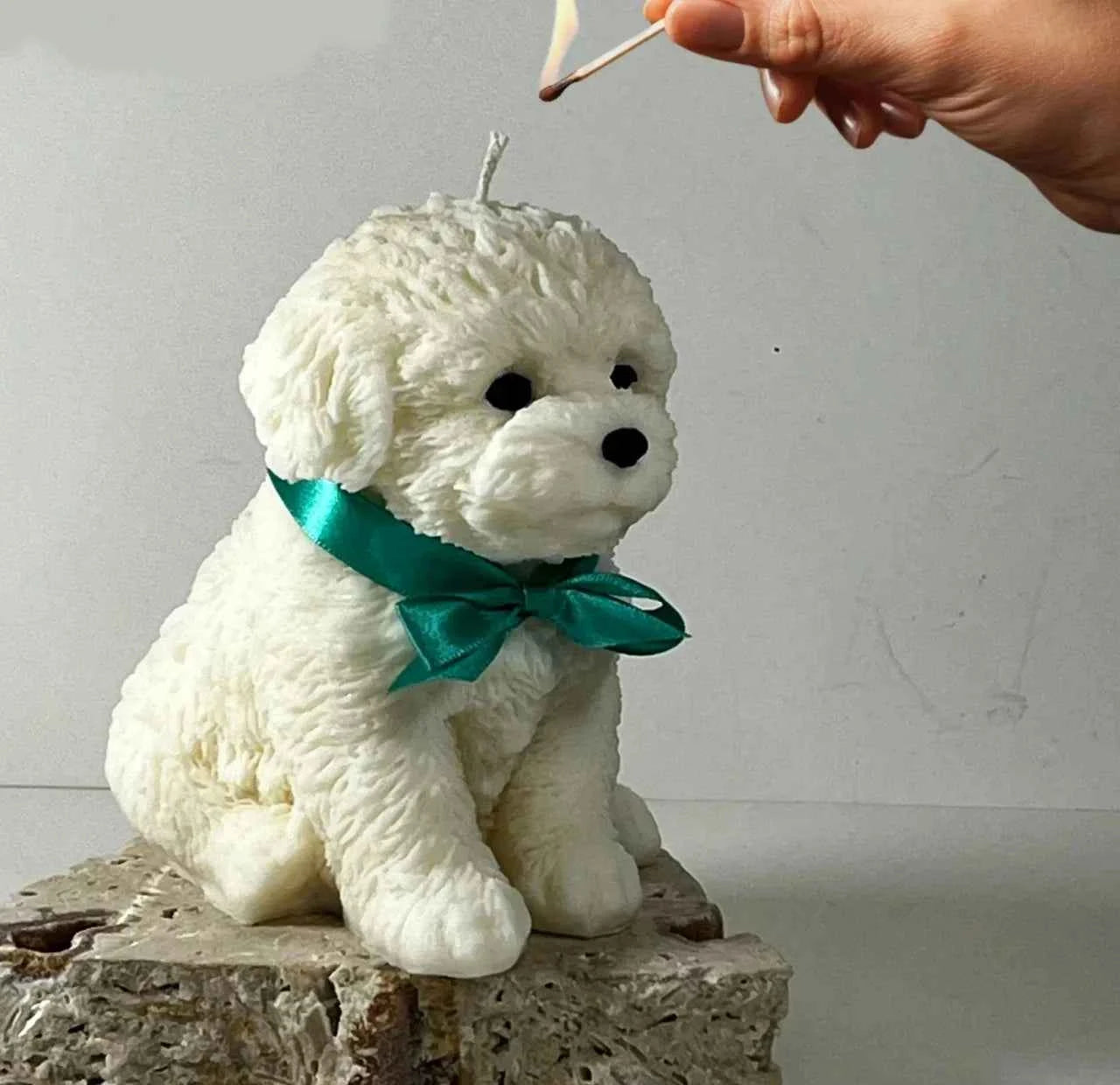 Cagnolino seduto 6.5 x 5.5 cm in molti colori. Candela naturale al 100% in molti colori