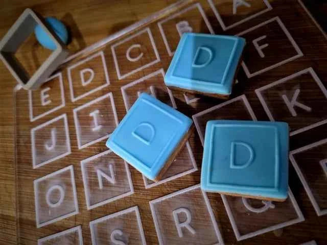 Cutter di 26 Lettere Timbro con il FIORE FOGLIE. Stampo Alfabeto