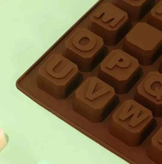 Set di 64 lettere e simboli.