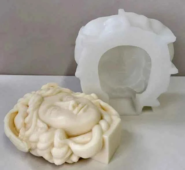 Medusa Griffe Versace in 4 misure di 18 - 12.5 - 7 e 4 cm. Stampo in silicone anche per Candele