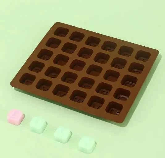 Set di 64 lettere e simboli.