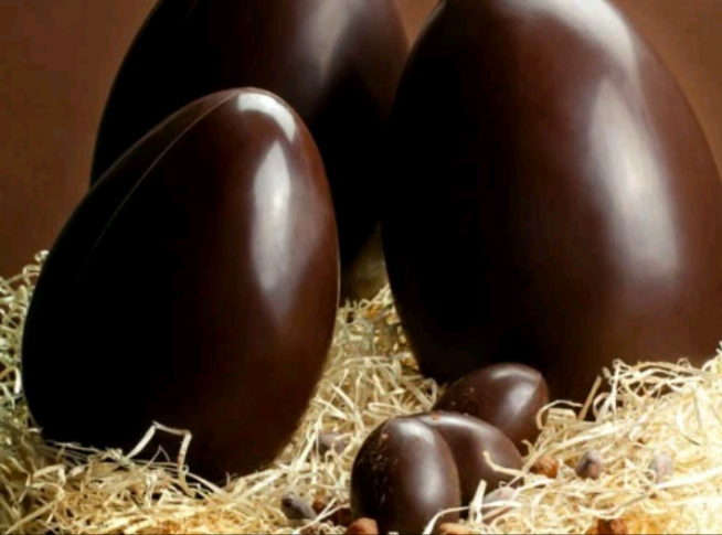 DUE COLOMBE UN UOVO DI PASQUA DA 250 GRAMMI OMAGGIO. World products shop. - WORLD PRODUCTS SHOP